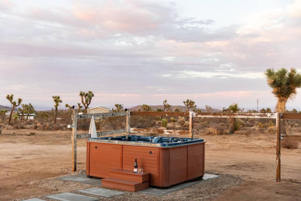 Cryptic Cabin-Tranquil Bohemian Getaway W/Hot Tub Yucca Valley Buitenkant foto