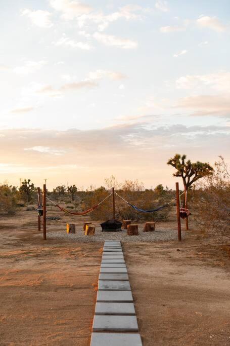 Cryptic Cabin-Tranquil Bohemian Getaway W/Hot Tub Yucca Valley Buitenkant foto