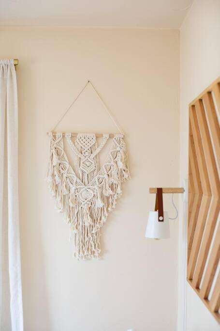 Cryptic Cabin-Tranquil Bohemian Getaway W/Hot Tub Yucca Valley Buitenkant foto